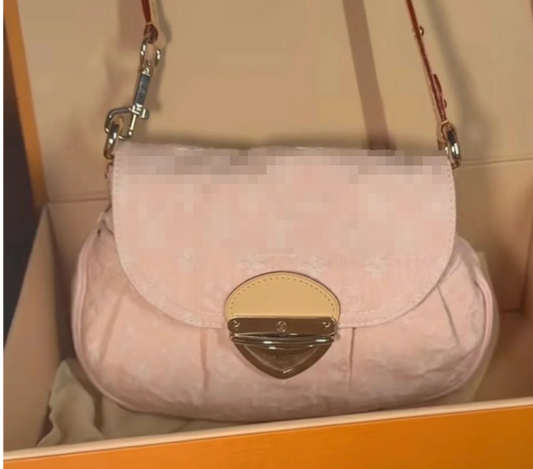 L-Shoulder Bag